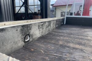 サムネイル: 平成25年　デュトロ1.95トン3段クレーン4WD ラジコン 車検1年付