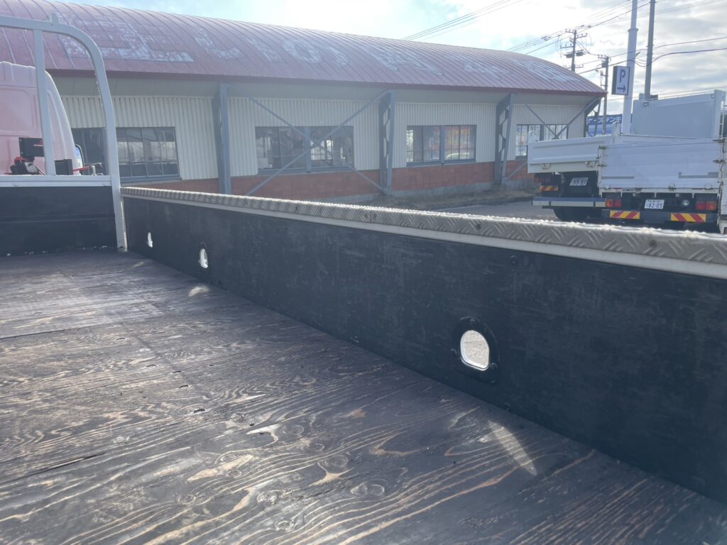 平成25年　デュトロ1.95トン3段クレーン4WD ラジコン 車検1年付