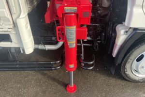 サムネイル: 平成25年　デュトロ1.95トン3段クレーン4WD ラジコン 車検1年付