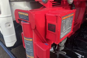 サムネイル: 平成25年　デュトロ1.95トン3段クレーン4WD ラジコン 車検1年付