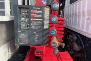 サムネイル: 平成25年　デュトロ1.95トン3段クレーン4WD ラジコン 車検1年付