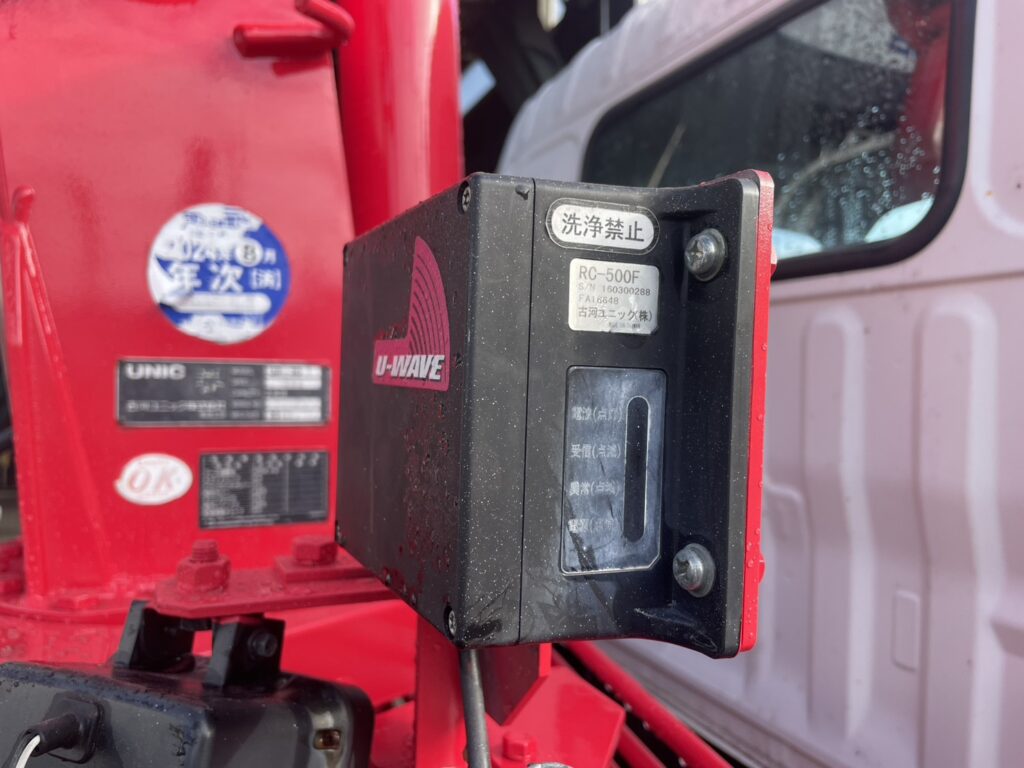 平成25年　デュトロ1.95トン3段クレーン4WD ラジコン 車検1年付