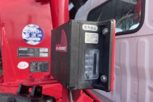 サムネイル: 平成25年　デュトロ1.95トン3段クレーン4WD ラジコン 車検1年付