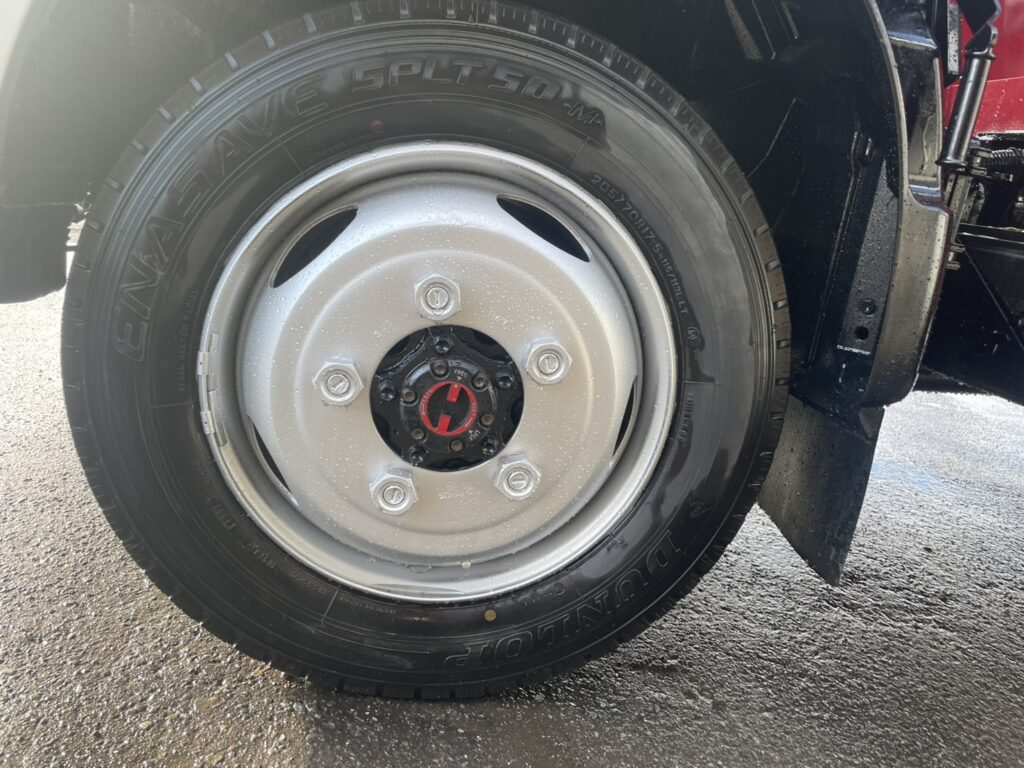 平成25年　デュトロ1.95トン3段クレーン4WD ラジコン 車検1年付