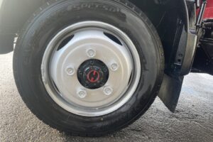 サムネイル: 平成25年　デュトロ1.95トン3段クレーン4WD ラジコン 車検1年付