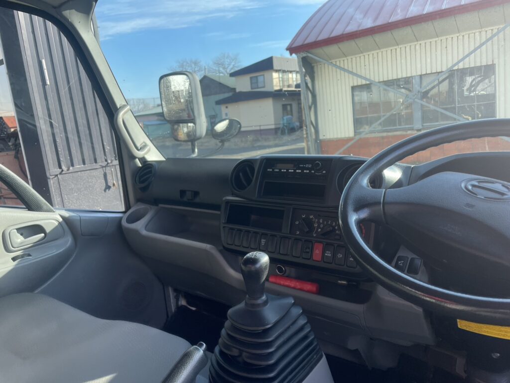 平成25年　デュトロ1.95トン3段クレーン4WD ラジコン 車検1年付