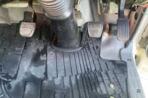 サムネイル: 平成25年　デュトロ1.95トン3段クレーン4WD ラジコン 車検1年付