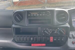 サムネイル: 平成25年　デュトロ1.95トン3段クレーン4WD ラジコン 車検1年付