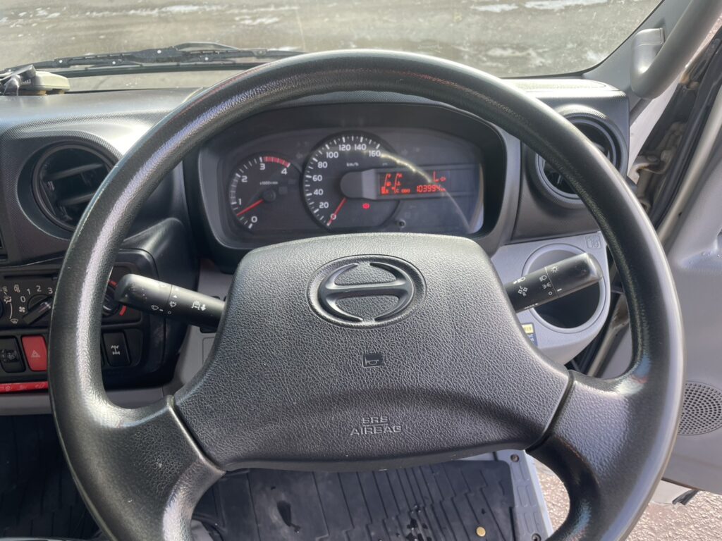 平成25年　デュトロ1.95トン3段クレーン4WD ラジコン 車検1年付