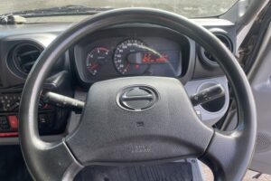 サムネイル: 平成25年　デュトロ1.95トン3段クレーン4WD ラジコン 車検1年付