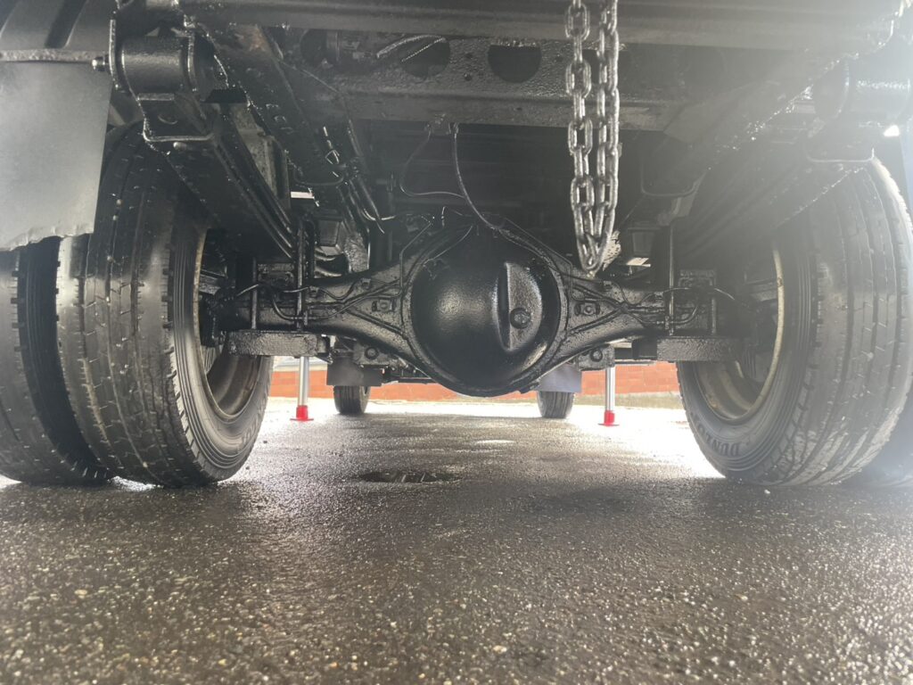 平成25年　デュトロ1.95トン3段クレーン4WD ラジコン 車検1年付