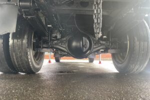 サムネイル: 平成25年　デュトロ1.95トン3段クレーン4WD ラジコン 車検1年付