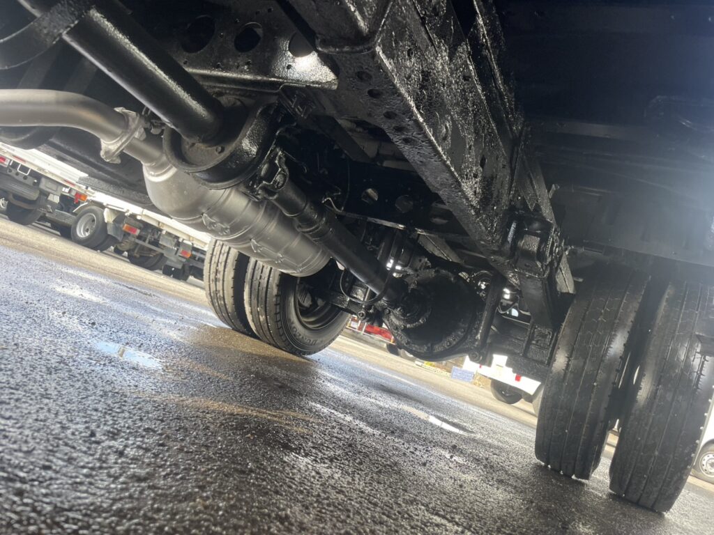 平成25年　デュトロ1.95トン3段クレーン4WD ラジコン 車検1年付