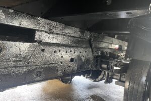 サムネイル: 平成25年　デュトロ1.95トン3段クレーン4WD ラジコン 車検1年付