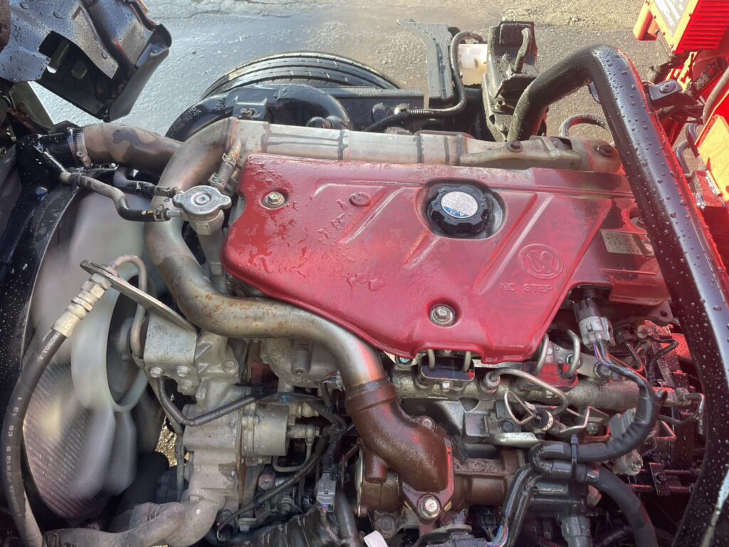 平成25年　デュトロ1.95トン3段クレーン4WD ラジコン 車検1年付