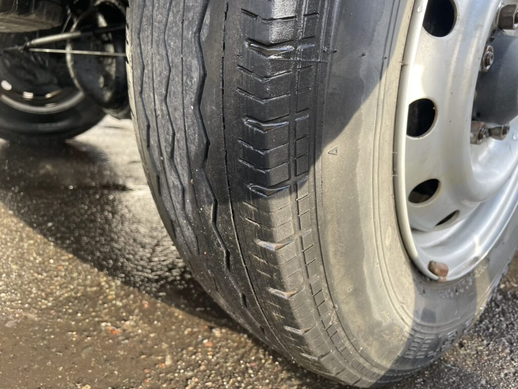 平成21年　0.85トン　バネット平4WD　5MT　フル装備　車検1年付