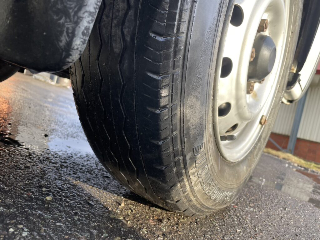 平成21年　0.85トン　バネット平4WD　5MT　フル装備　車検1年付