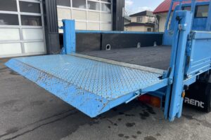 サムネイル: 平成20年　ダイナ2トンWキャブ　ロング　垂直パワーゲート　車検1年付