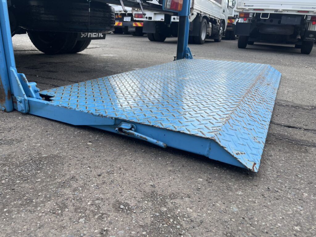 平成20年　ダイナ2トンWキャブ　ロング　垂直パワーゲート　車検1年付