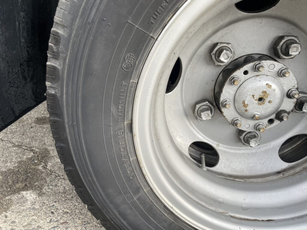 平成20年　ダイナ2トンWキャブ　ロング　垂直パワーゲート　車検1年付