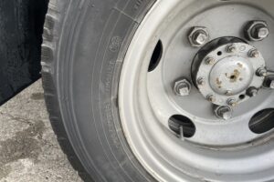 サムネイル: 平成20年　ダイナ2トンWキャブ　ロング　垂直パワーゲート　車検1年付