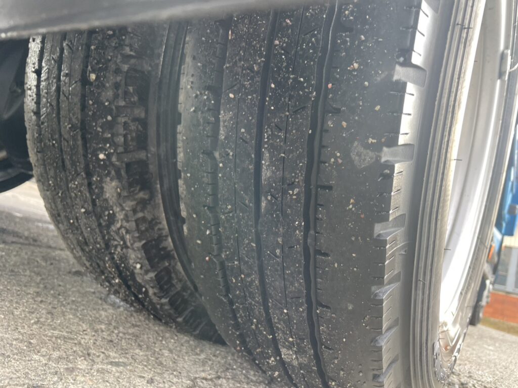 平成20年　ダイナ2トンWキャブ　ロング　垂直パワーゲート　車検1年付