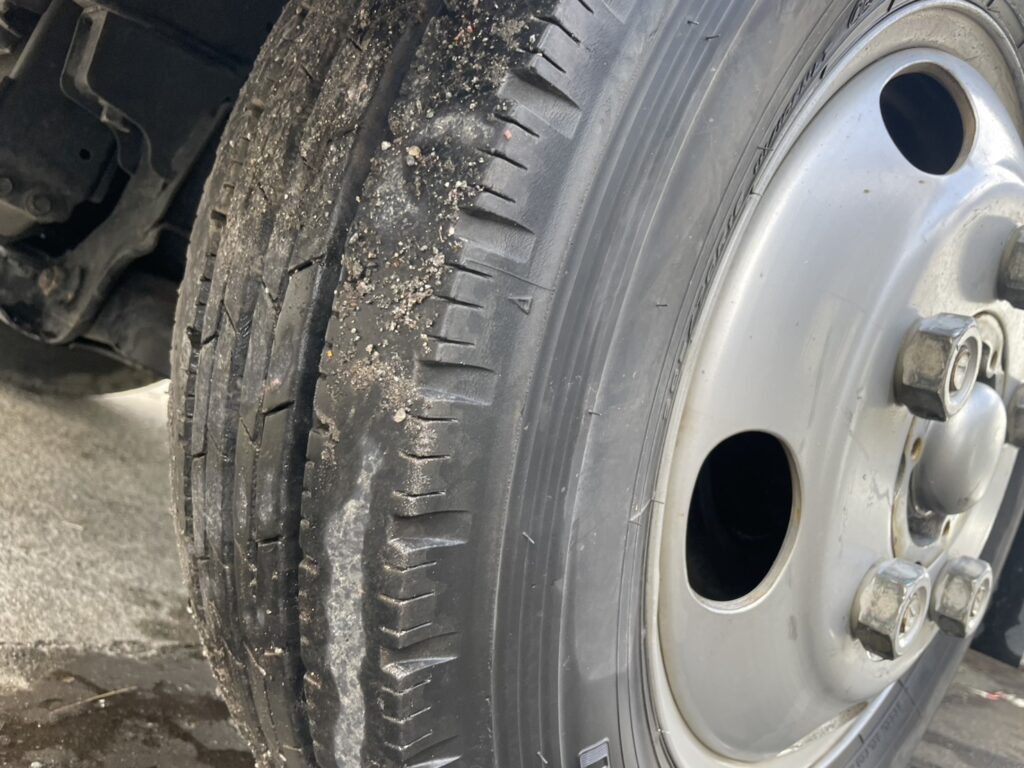 平成20年　ダイナ2トンWキャブ　ロング　垂直パワーゲート　車検1年付