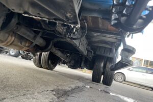 サムネイル: 平成20年　ダイナ2トンWキャブ　ロング　垂直パワーゲート　車検1年付