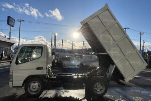 サムネイル: 平成20年　キャンター3トン深ダンプ　土砂禁　車検1年付