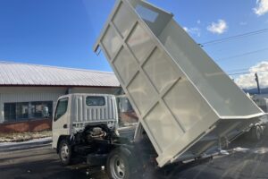 サムネイル: 平成20年　キャンター3トン深ダンプ　土砂禁　車検1年付