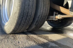 サムネイル: 平成20年　キャンター3トン深ダンプ　土砂禁　車検1年付