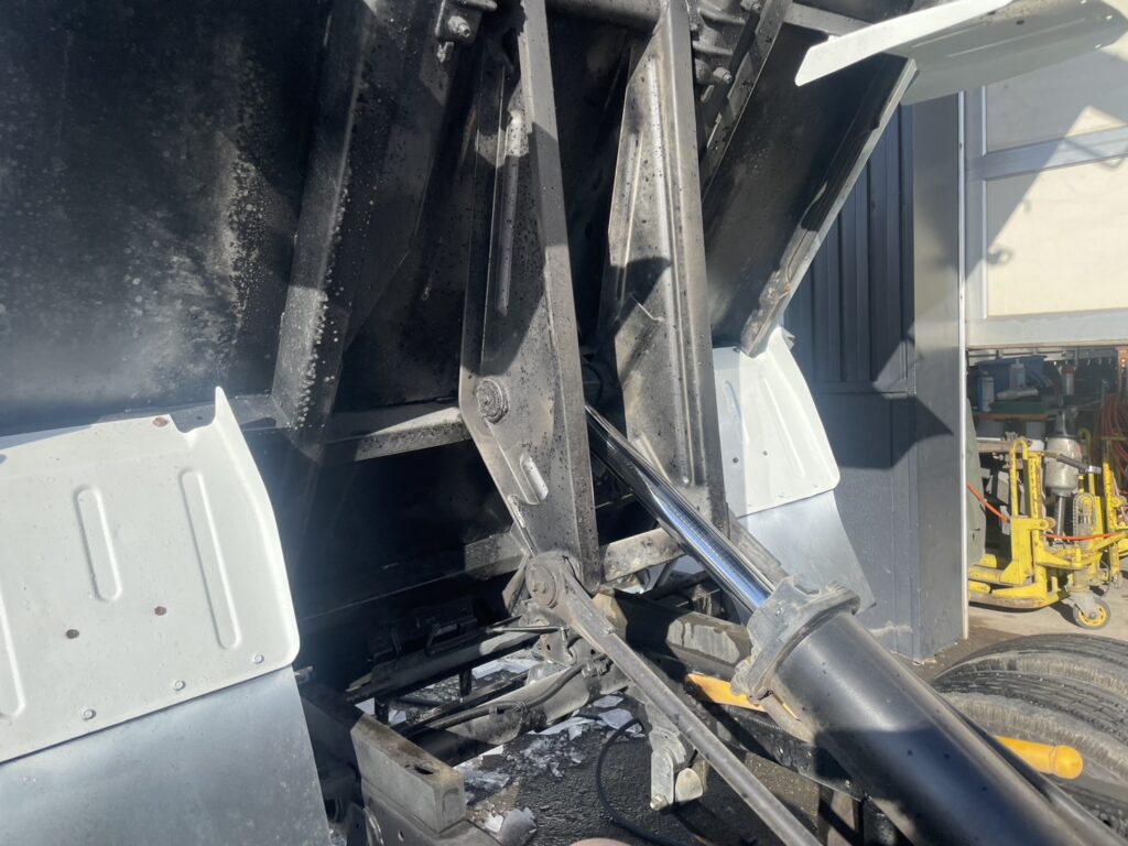 平成20年　キャンター3トン深ダンプ　土砂禁　車検1年付