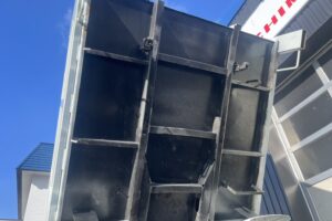 サムネイル: 平成20年　キャンター3トン深ダンプ　土砂禁　車検1年付