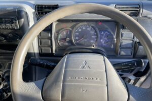 サムネイル: 平成20年　キャンター3トン深ダンプ　土砂禁　車検1年付