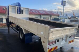 サムネイル: 平成23年　レンジャー４トン４段クレーンロング　ロングジャッキラジコン　車検令和8年10月