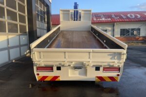 サムネイル: 平成23年　レンジャー４トン４段クレーンロング　ロングジャッキラジコン　車検令和8年10月