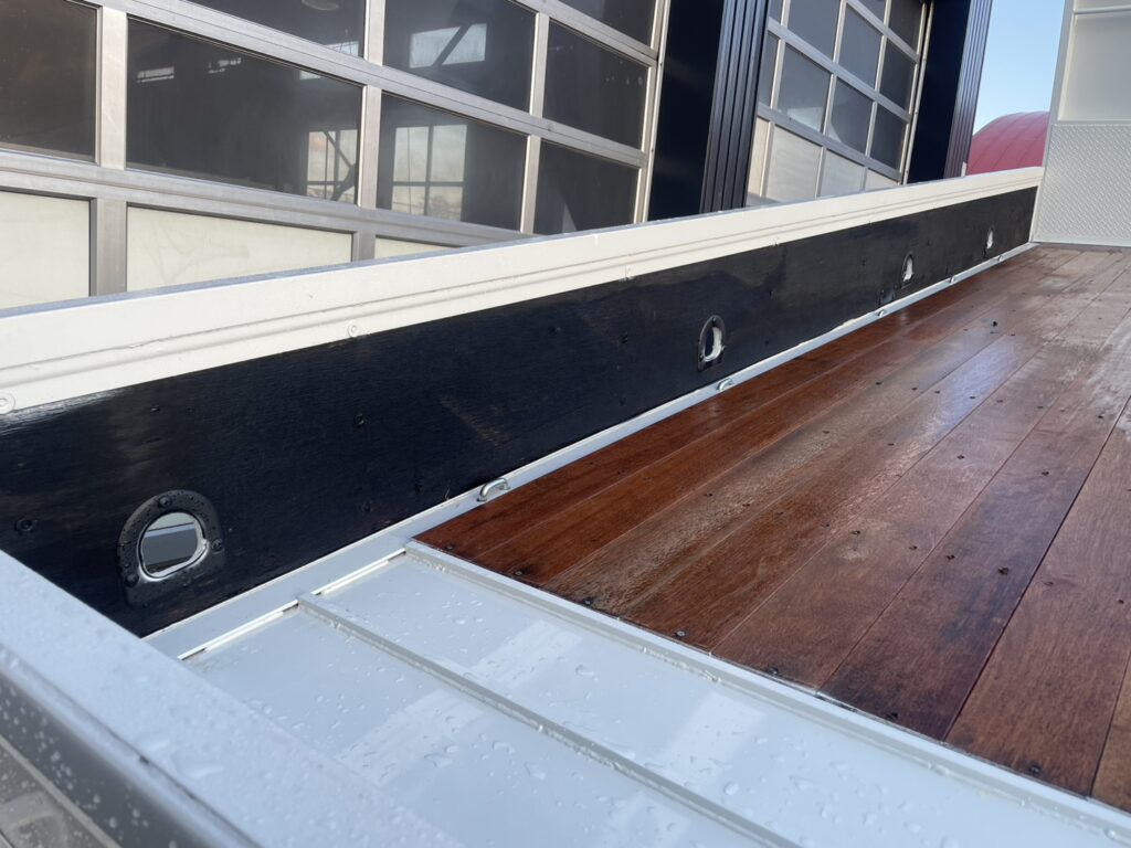 平成23年　レンジャー４トン４段クレーンロング　ロングジャッキラジコン　車検令和8年10月