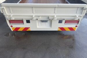 サムネイル: 平成23年　レンジャー４トン４段クレーンロング　ロングジャッキラジコン　車検令和8年10月