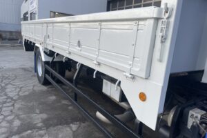 サムネイル: 平成23年　レンジャー４トン４段クレーンロング　ロングジャッキラジコン　車検令和8年10月