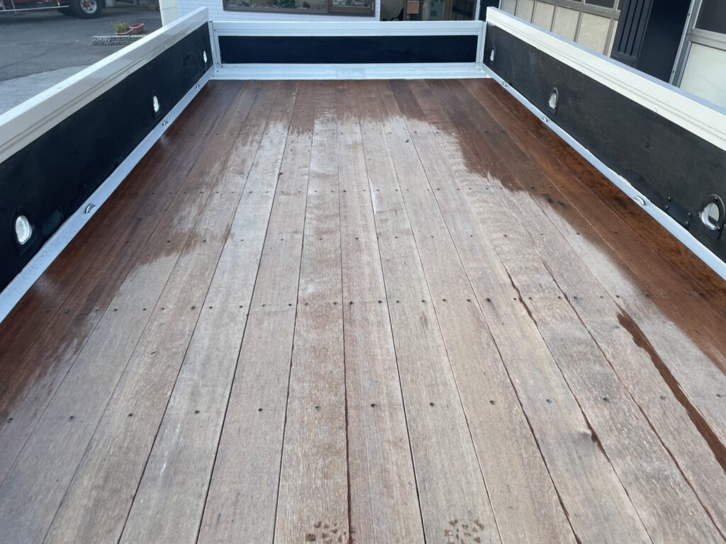 平成23年　レンジャー４トン４段クレーンロング　ロングジャッキラジコン　車検令和8年10月