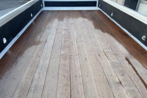 サムネイル: 平成23年　レンジャー４トン４段クレーンロング　ロングジャッキラジコン　車検令和8年10月