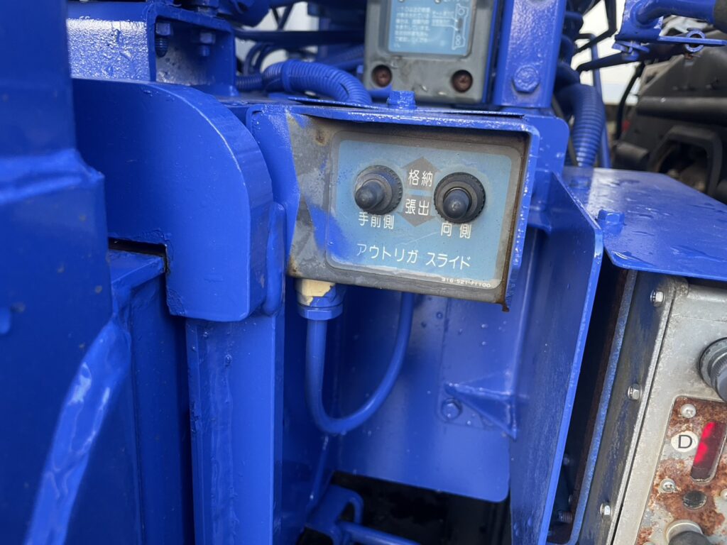 平成23年　レンジャー４トン４段クレーンロング　ロングジャッキラジコン　車検令和8年10月