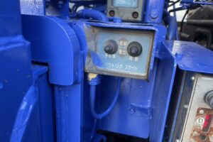 サムネイル: 平成23年　レンジャー４トン４段クレーンロング　ロングジャッキラジコン　車検令和8年10月