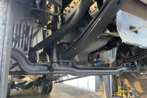 サムネイル: 平成23年　レンジャー４トン４段クレーンロング　ロングジャッキラジコン　車検令和8年10月