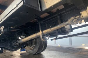 サムネイル: 平成23年　レンジャー４トン４段クレーンロング　ロングジャッキラジコン　車検令和8年10月