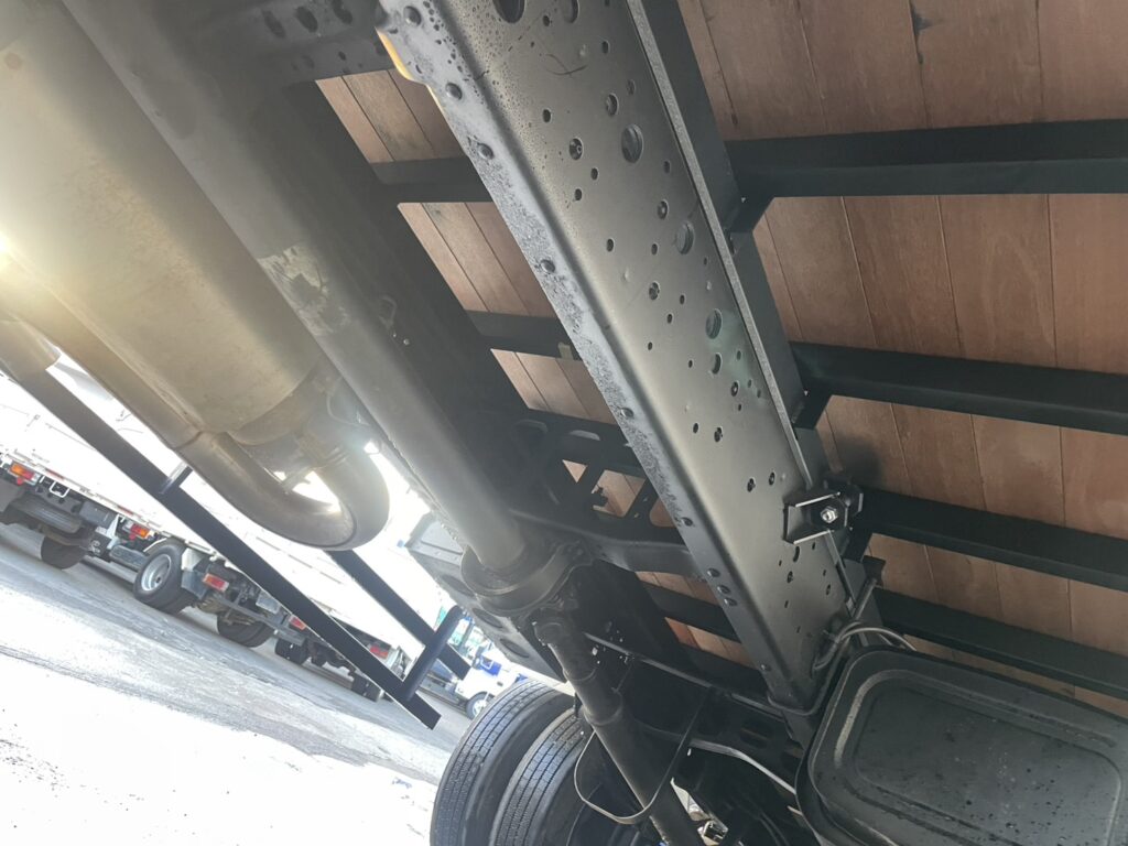 平成23年　レンジャー４トン４段クレーンロング　ロングジャッキラジコン　車検令和8年10月