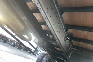 サムネイル: 平成23年　レンジャー４トン４段クレーンロング　ロングジャッキラジコン　車検令和8年10月