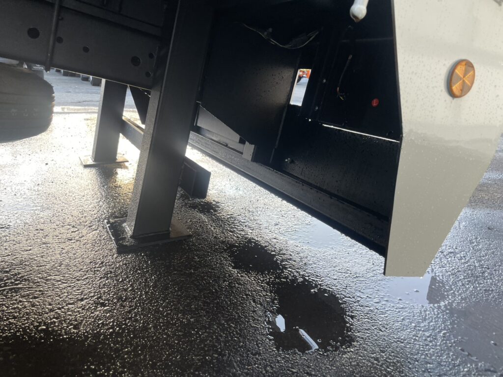 平成23年　レンジャー４トン４段クレーンロング　ロングジャッキラジコン　車検令和8年10月