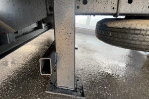 サムネイル: 平成23年　レンジャー４トン４段クレーンロング　ロングジャッキラジコン　車検令和8年10月