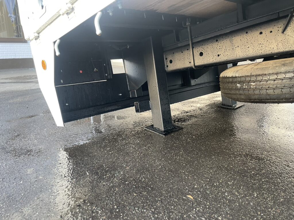 平成23年　レンジャー４トン４段クレーンロング　ロングジャッキラジコン　車検令和8年10月